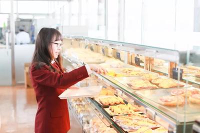 后厨突击:爱迪校园饮食文化的背后